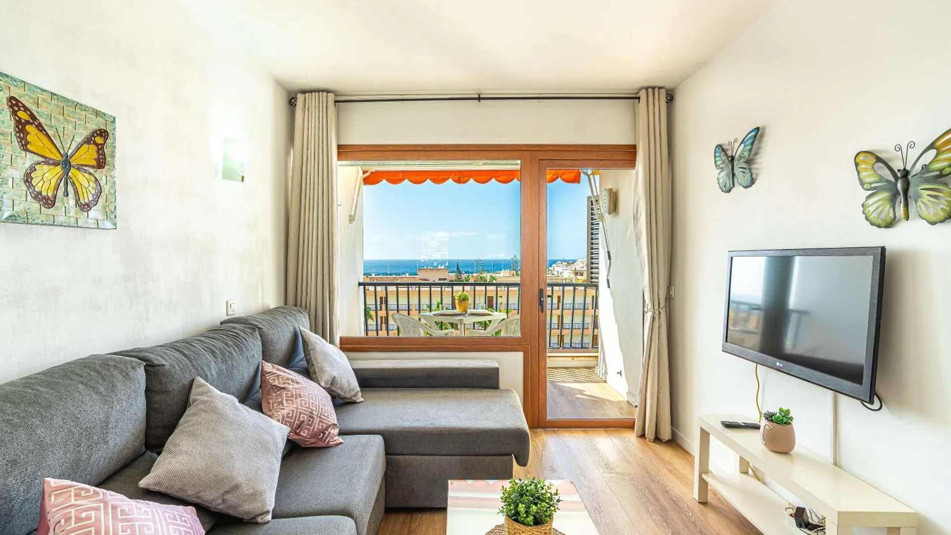 As De Casas - Achacay Apartment With Sea Views And Pool Arona  Spain
